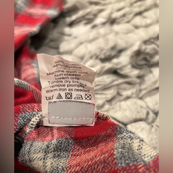 Madewell Women’s Red Plaid Buttondown Shirt - Picture 5 of 7